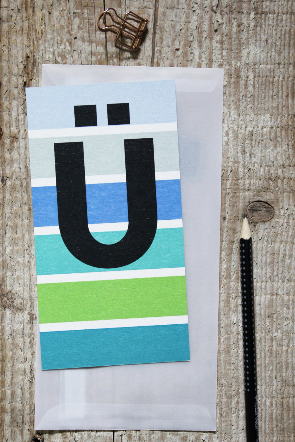 bunt gestreifte Postkarte Buchstabe Ü Umlaut Alphabet