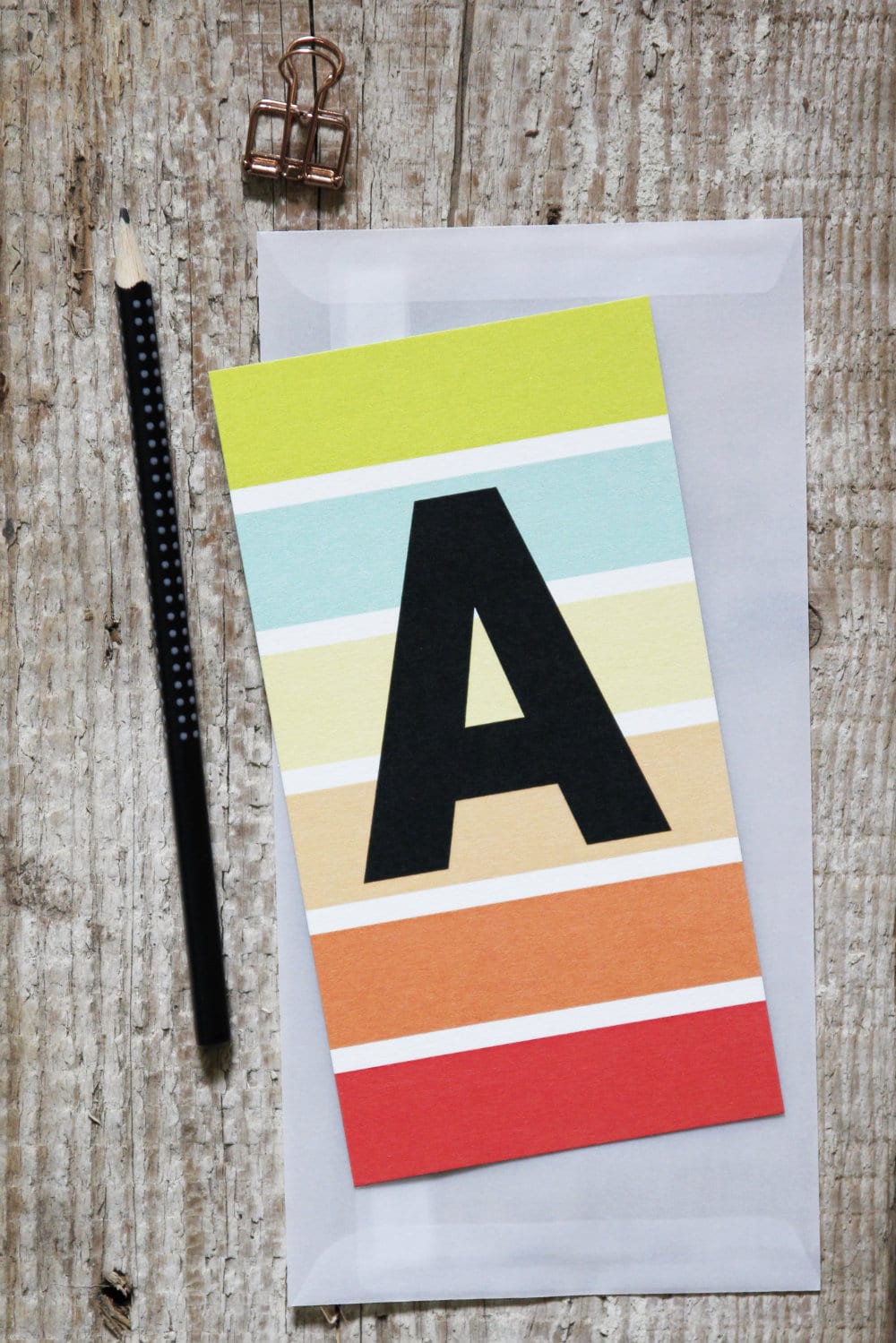 bunt gestreifte Postkarte Buchstabe A Alphabet