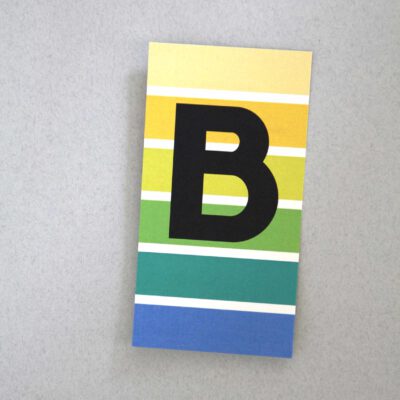 bunt gestreifte Postkarte Buchstabe B Alphabet