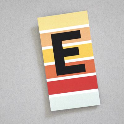 bunt gestreifte Postkarte Buchstabe E Alphabet