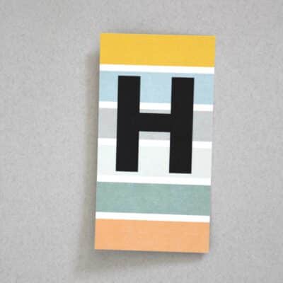 bunt gestreifte Postkarte Buchstabe H Alphabet