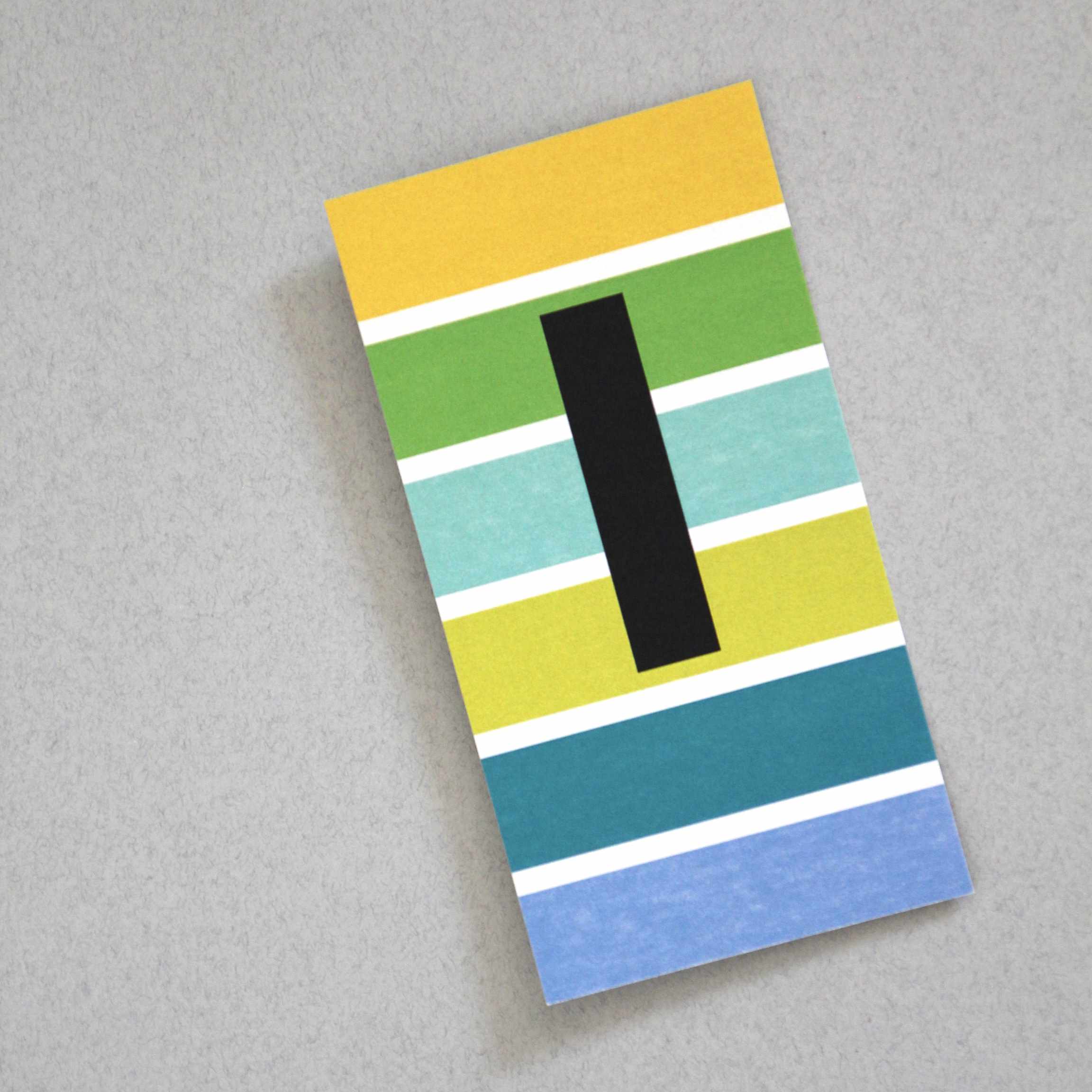 bunt gestreifte Postkarte Buchstabe I Alphabet