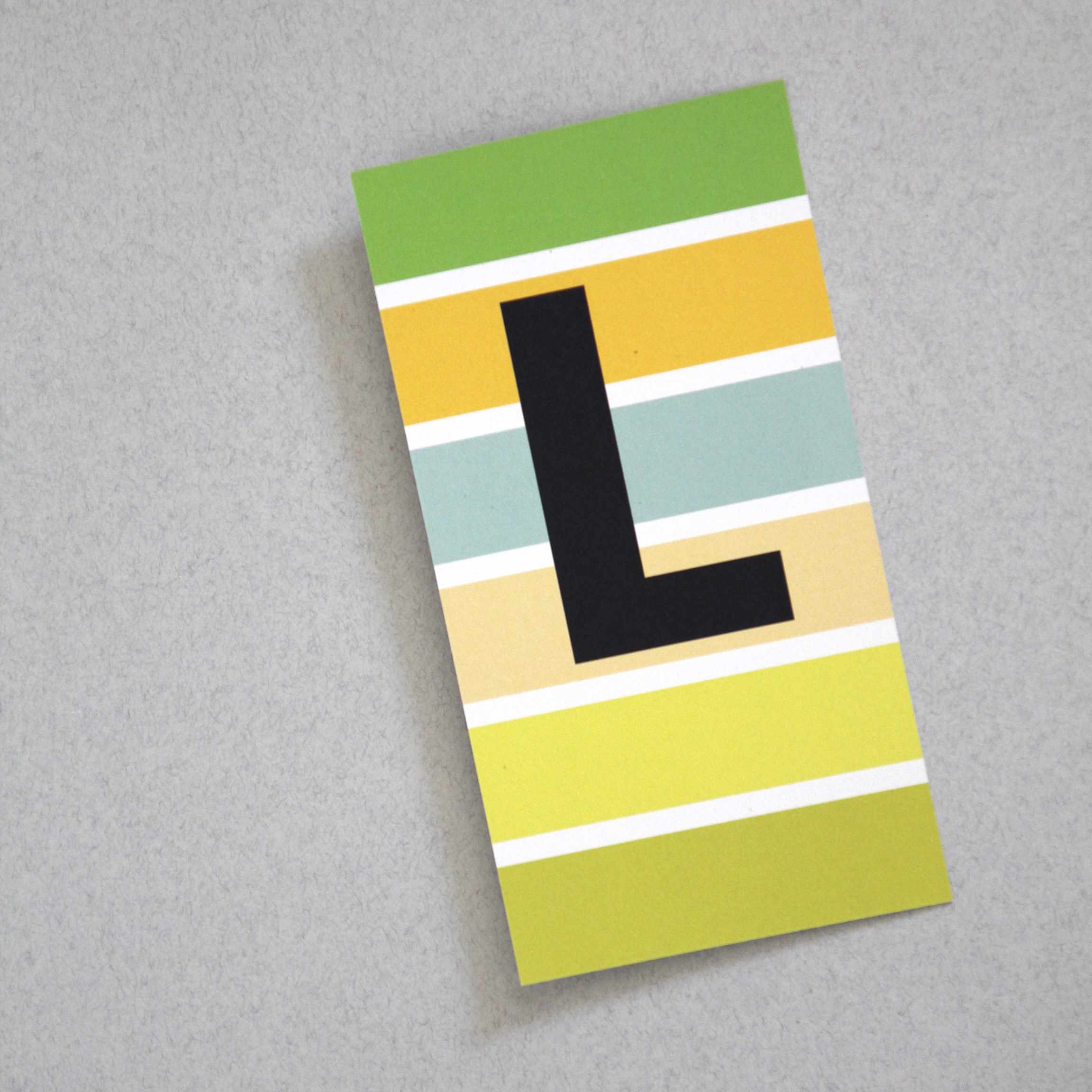 bunt gestreifte Postkarte Buchstabe L Alphabet