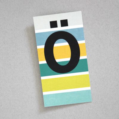 bunt gestreifte Postkarte Buchstabe Ă– Alphabet