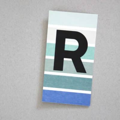 bunt gestreifte Postkarte Buchstabe R Alphabet