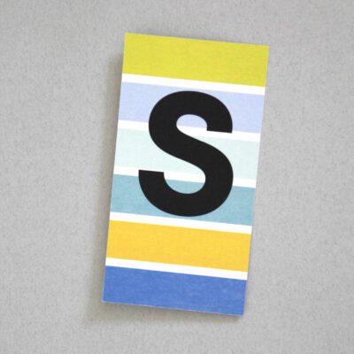 bunt gestreifte Postkarte Buchstabe S Alphabet