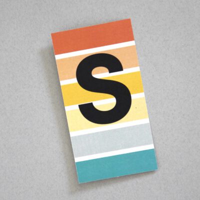 bunt gestreifte Postkarte Buchstabe S Alphabet