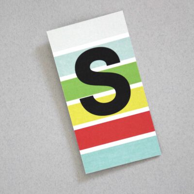 bunt gestreifte Postkarte Buchstabe S Alphabet