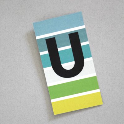 bunt gestreifte Postkarte Buchstabe U Alphabet