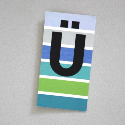 bunt gestreifte Postkarte Buchstabe Ăś Alphabet