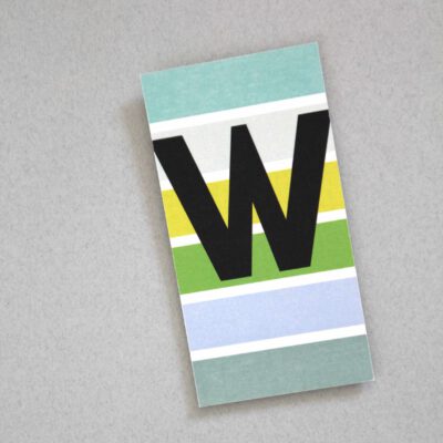 bunt gestreifte Postkarte Buchstabe W Alphabet