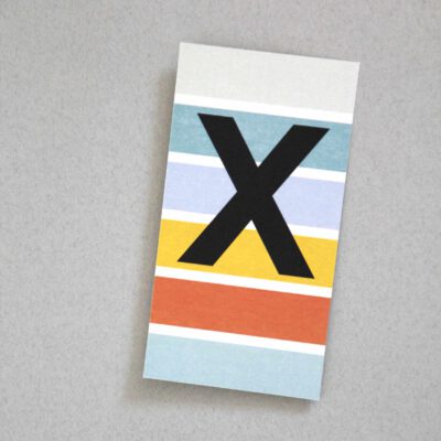 bunt gestreifte Postkarte Buchstabe X Alphabet